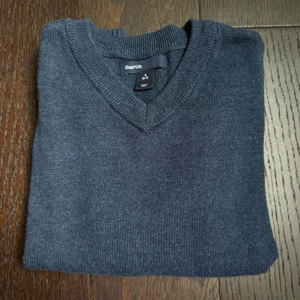 Boys GapKids Navy V-Neck Sweater - SIze Small (6-7)